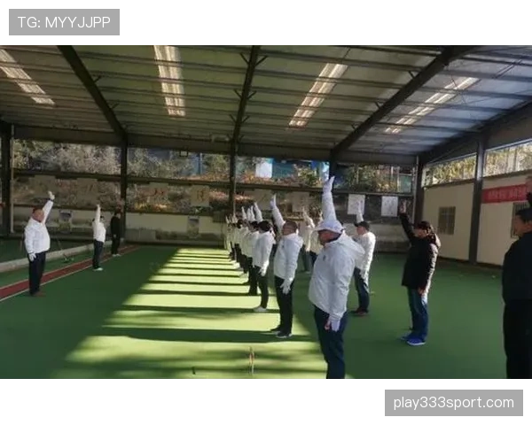 故意回传门将为何不判犯规？规则拆解守门员接球禁区限制